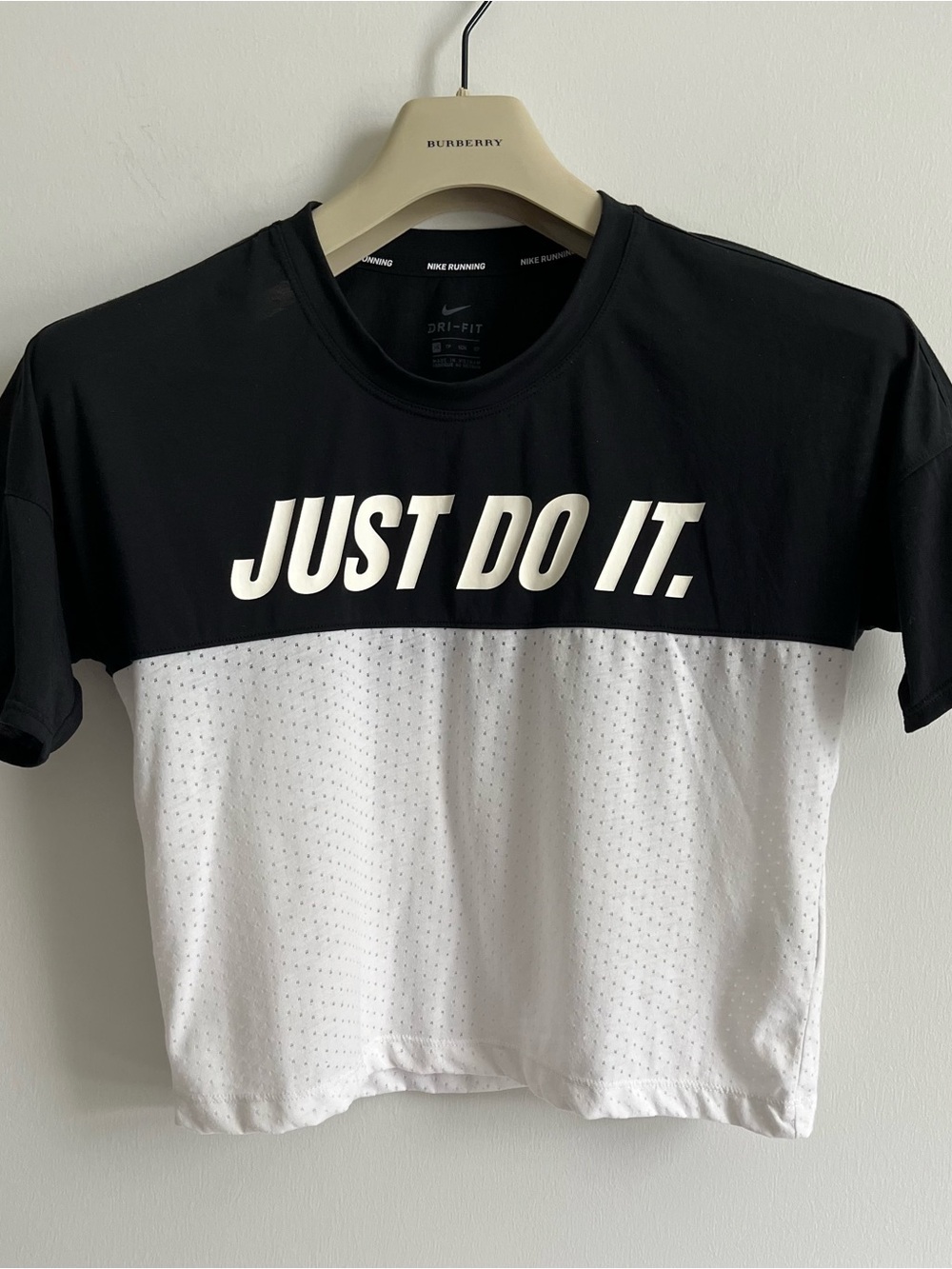 Nike color block black and white crop workout top size XS